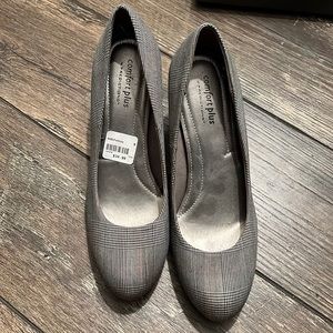 NWT ladies size 8 Comfort Plus Predictions high heel shoes.